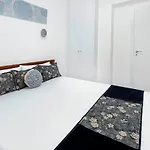 Azul Comodo, Bonito Y Centrico *